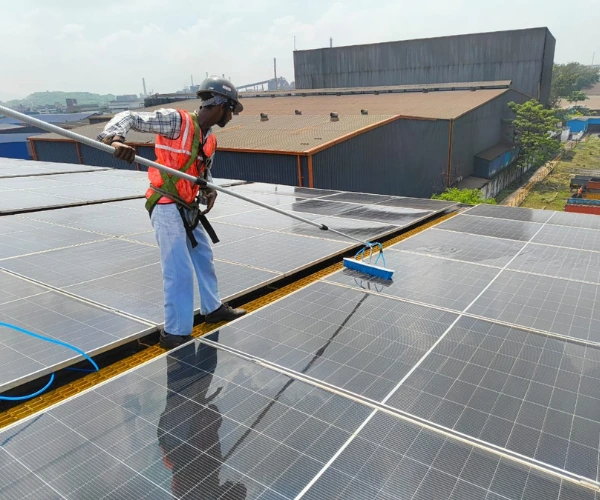 Monitoring Services for Solar Plants Maximizing Performance with Smart Roof