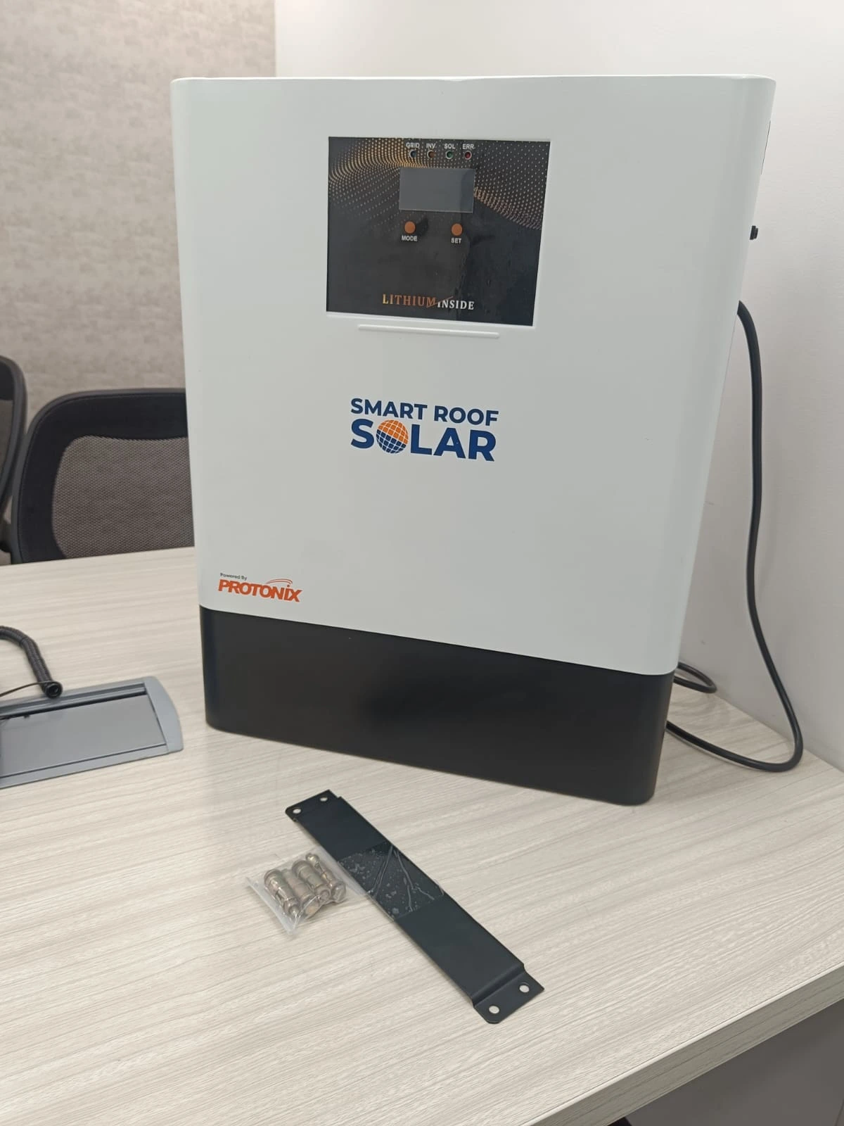 2kVa Solar Hybrid Inverter main image